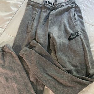 NIKE SWEATS